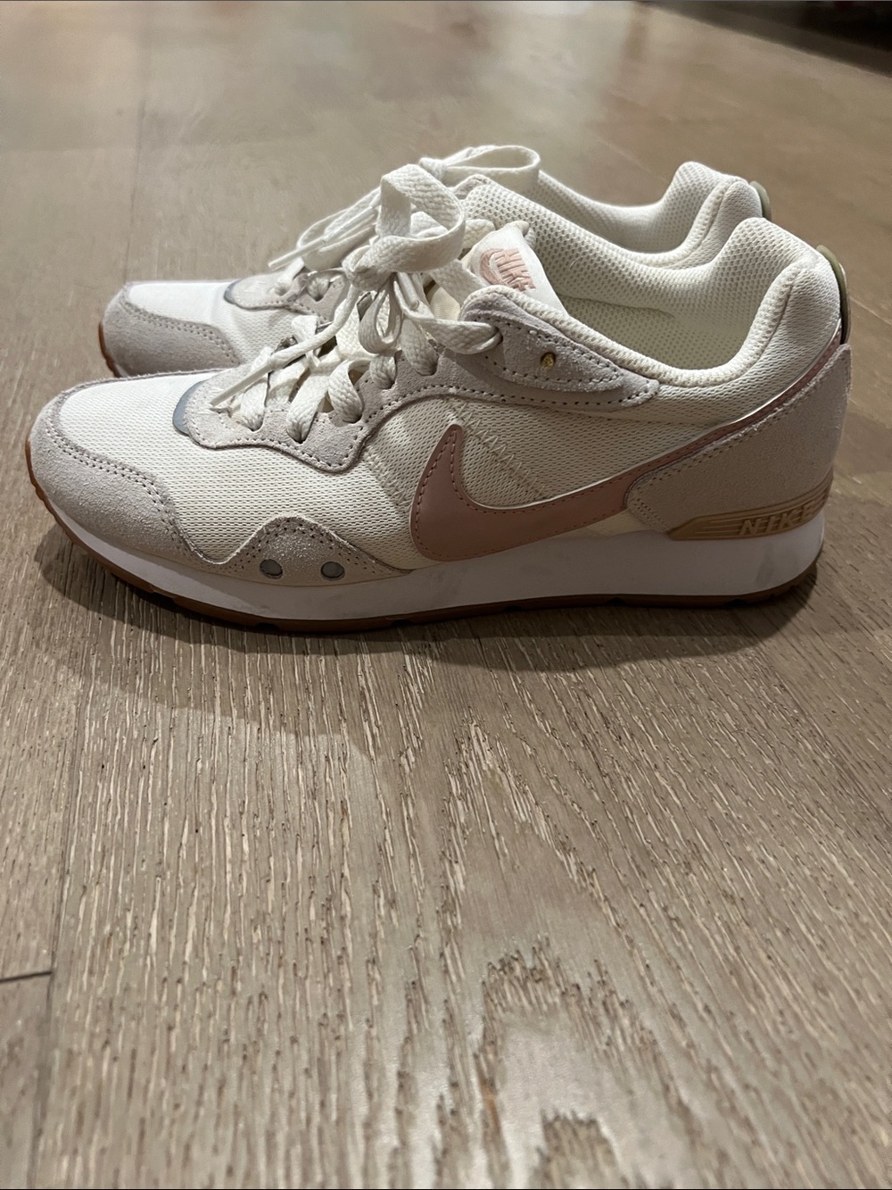 Nike Women’s White & Blush Retro Runner Sneaker - Picture 7 of 7